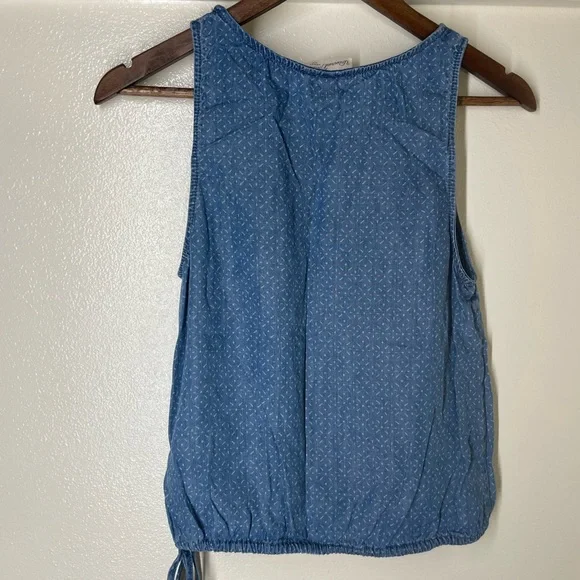 Universal Thread Blue Chambray Print Tank Top - Picture 7 of 10